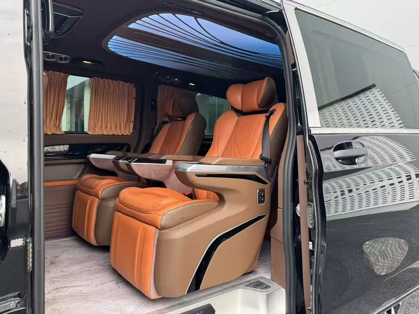 Mercedes-Benz Vito 2023 2.0T Elite 7-Seater фото 5