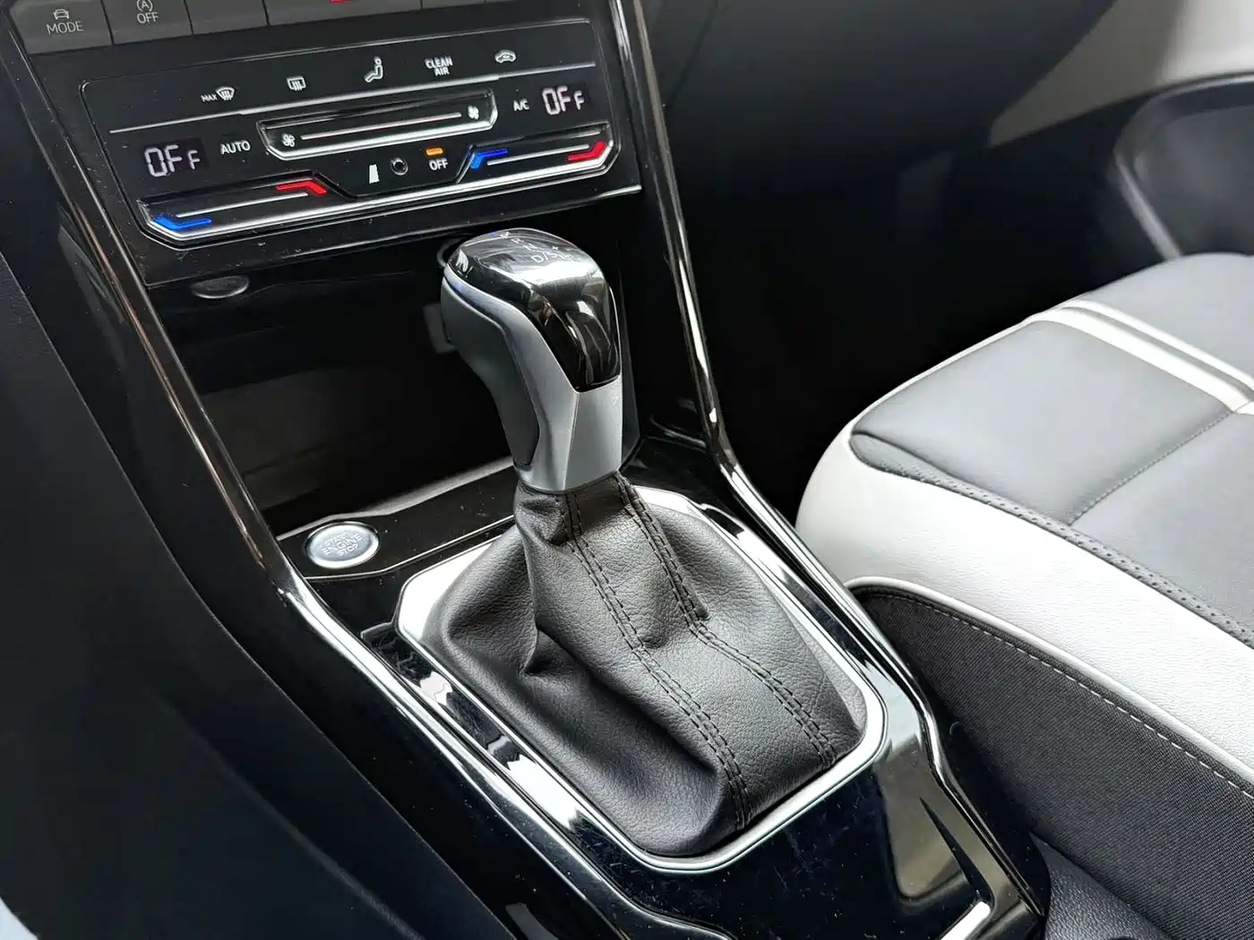 Volkswagen T-ROC 2023 300TSI DSG 2WD Dawn Edition фото 7