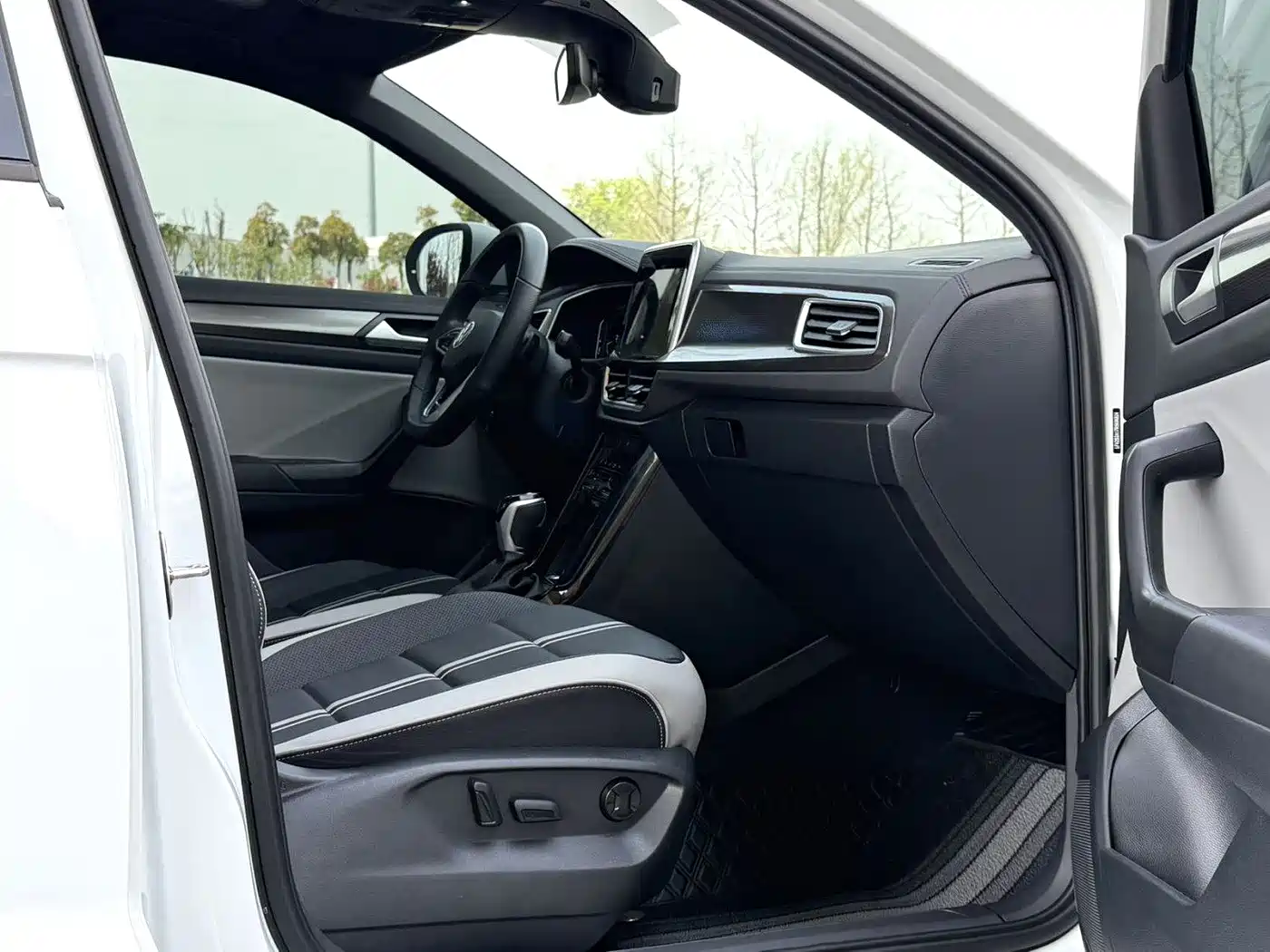 Volkswagen T-ROC 2023 300TSI DSG 2WD Dawn Edition фото 8