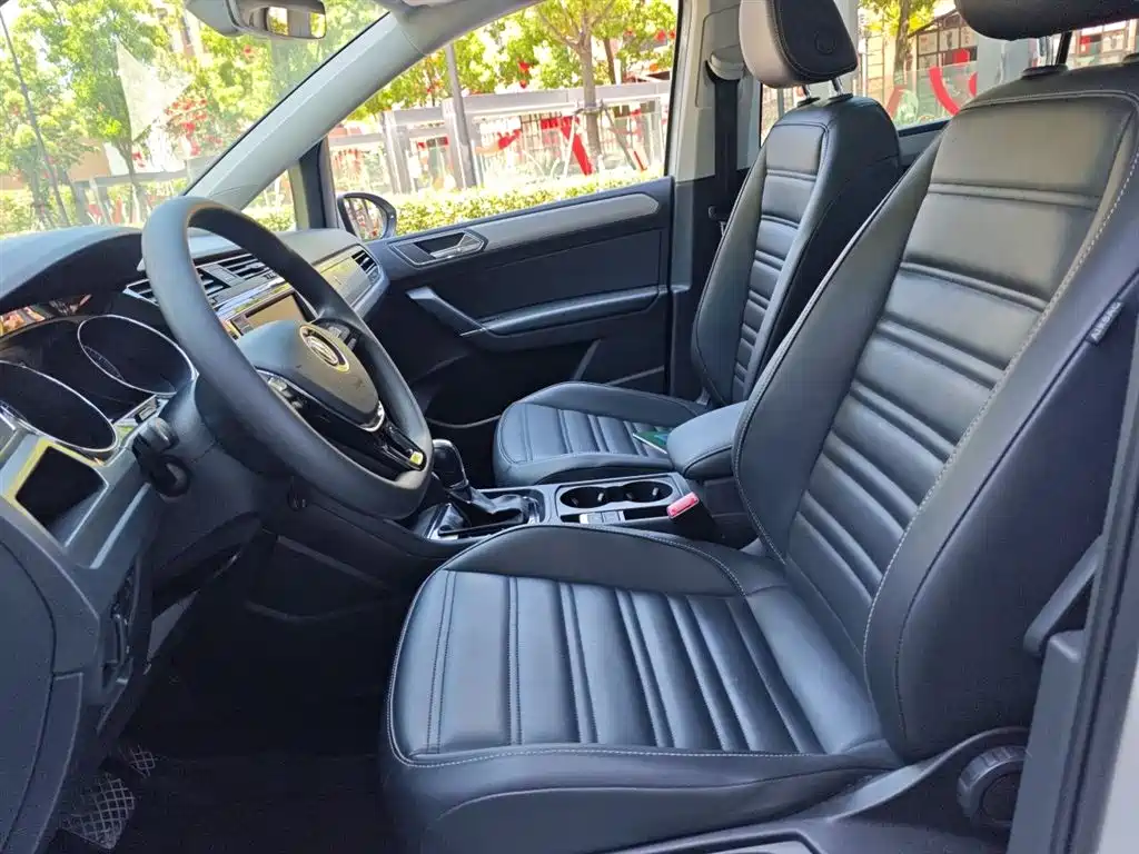 Volkswagen Touran 2018 Touran L 280TSI DSG Comfort 7-seater China V фото 8