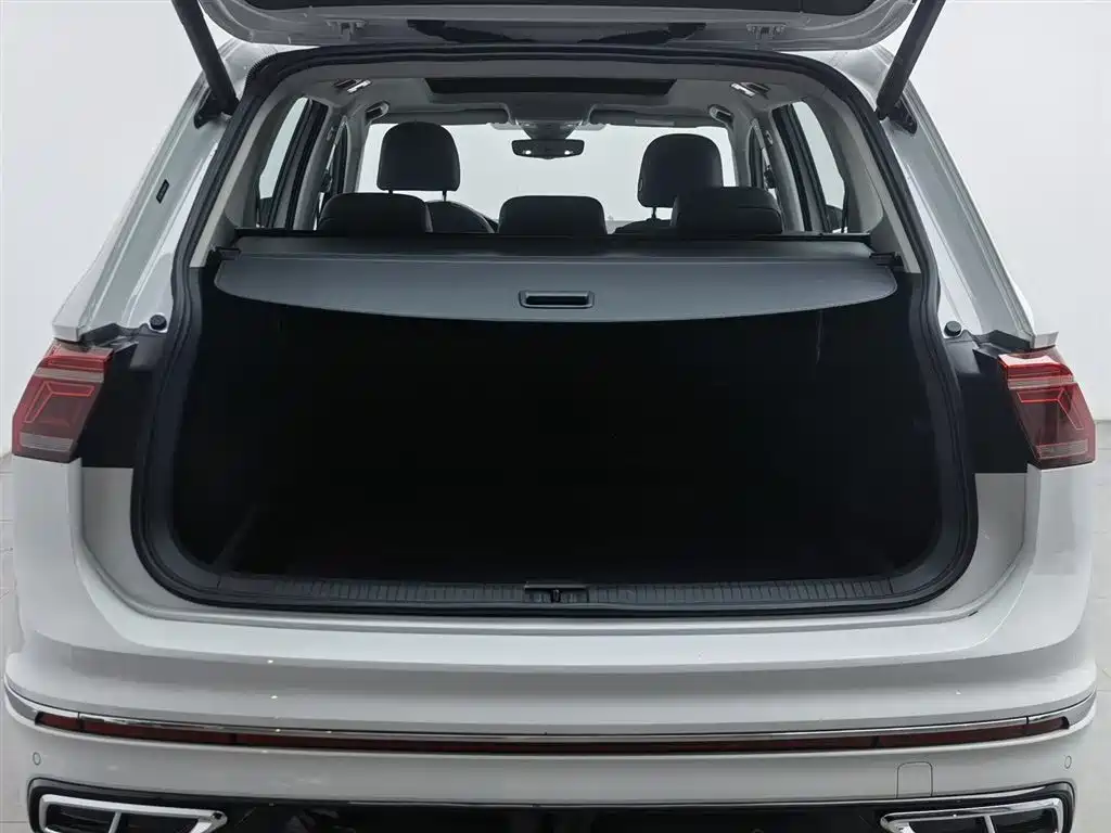 Volkswagen Tiguan L 2023 Facelift 330TSI Auto FWD R-Line Premium фото 16