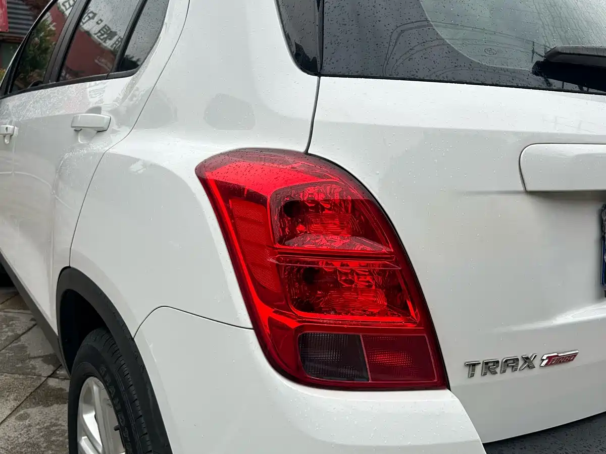 Chevrolet Trax 2016 1.4T Automatic 2WD Comfort Sunroof Edition фото 10