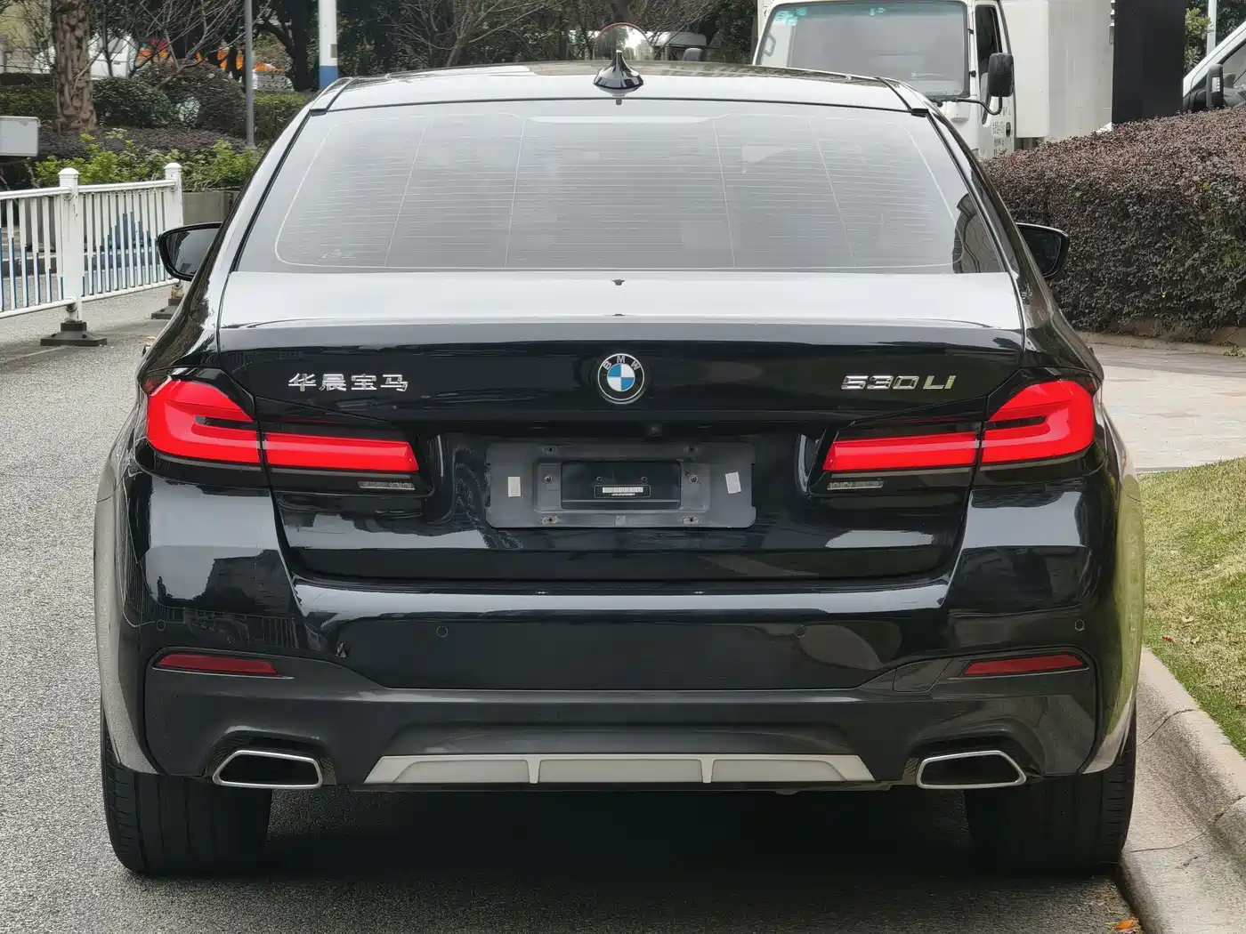 BMW 5 Series 2023 530Li Leading M Sport Package фото 6