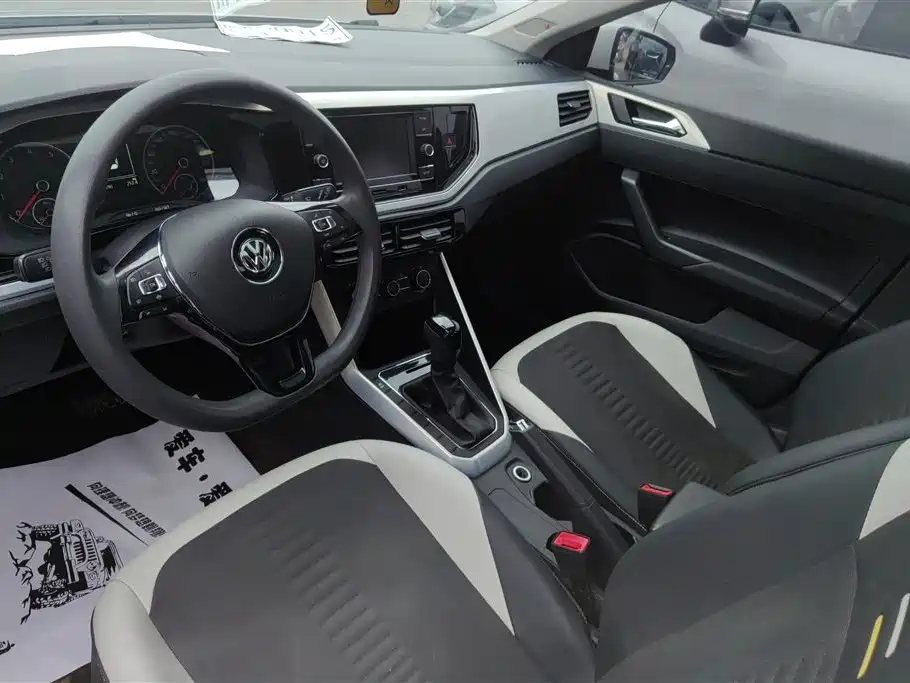 Volkswagen Polo 2019 Plus 1.5L Automatic Colorful Tech Edition фото 12