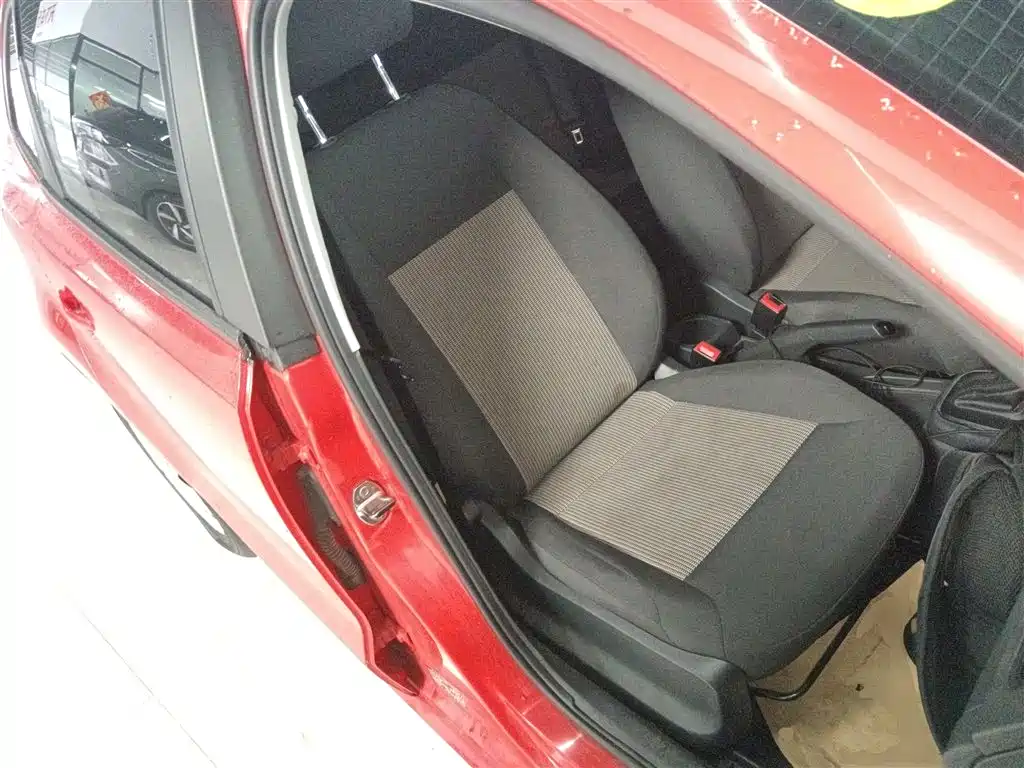 Volkswagen Polo 2016 1.4L Automatic Trend фото 20