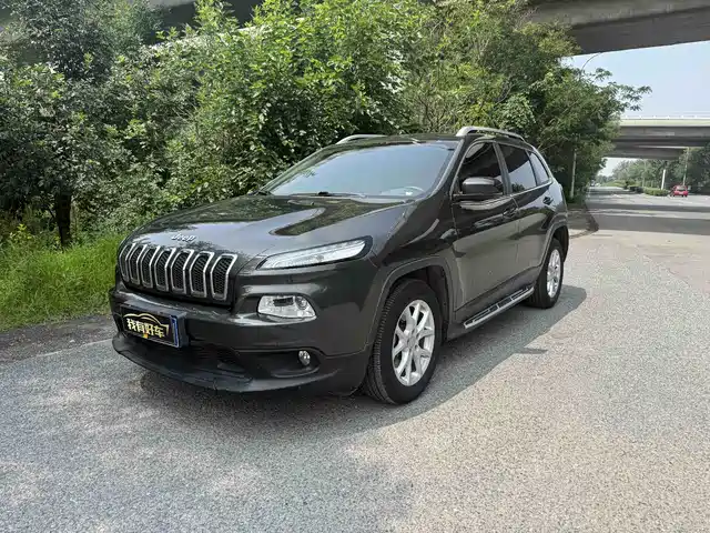  Jeep Cherokee 2016 2.0L Superior Edition