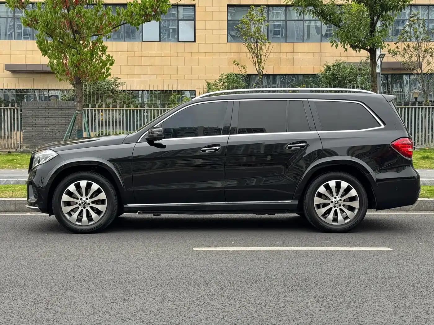 Mercedes-Benz GLS 2018 Facelift GLS 400 4MATIC Sport фото 17