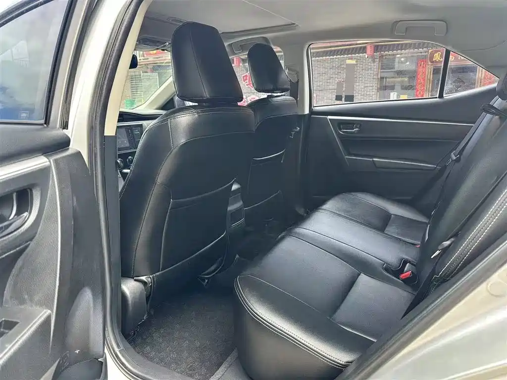 Toyota Corolla 2017 1.2T CVT GL-i Leather Special Edition фото 5