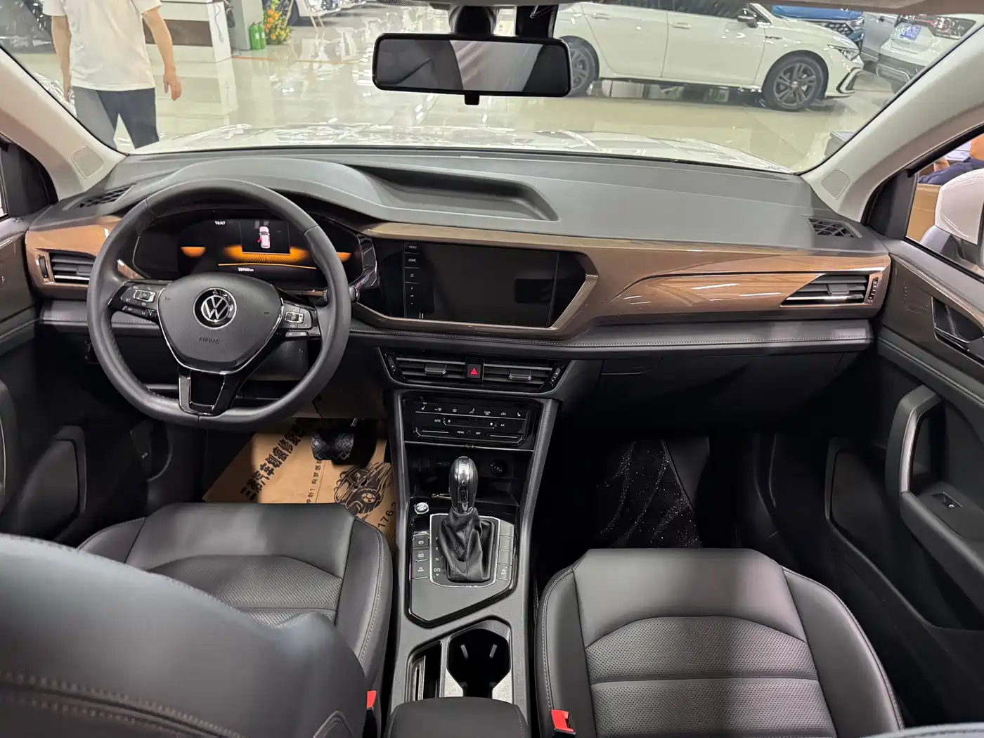 Volkswagen Tharu 2022 280TSI FWD Luxury Edition фото 7