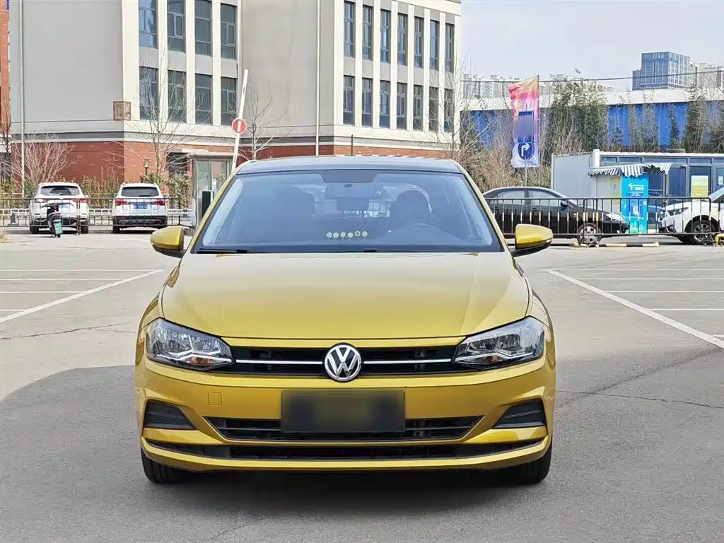 VOLKSWAGEN POLO