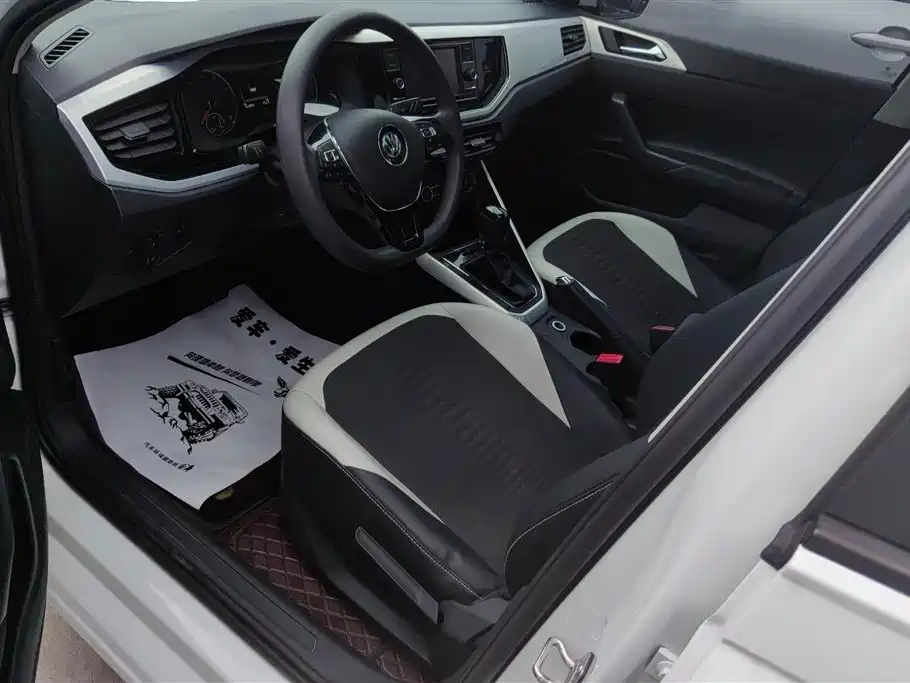 Volkswagen Polo 2019 Plus 1.5L Automatic Colorful Tech Edition фото 9