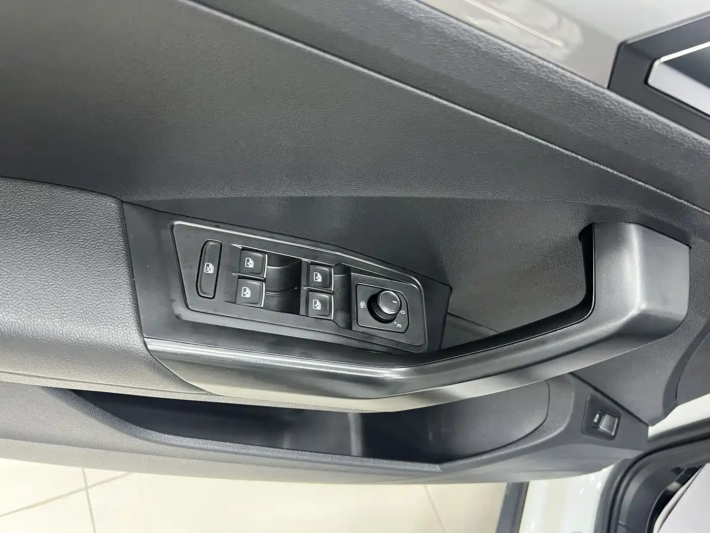 Volkswagen T-ROC 2022 280TSI DSG 2WD R-Line Pro PLUS фото 8