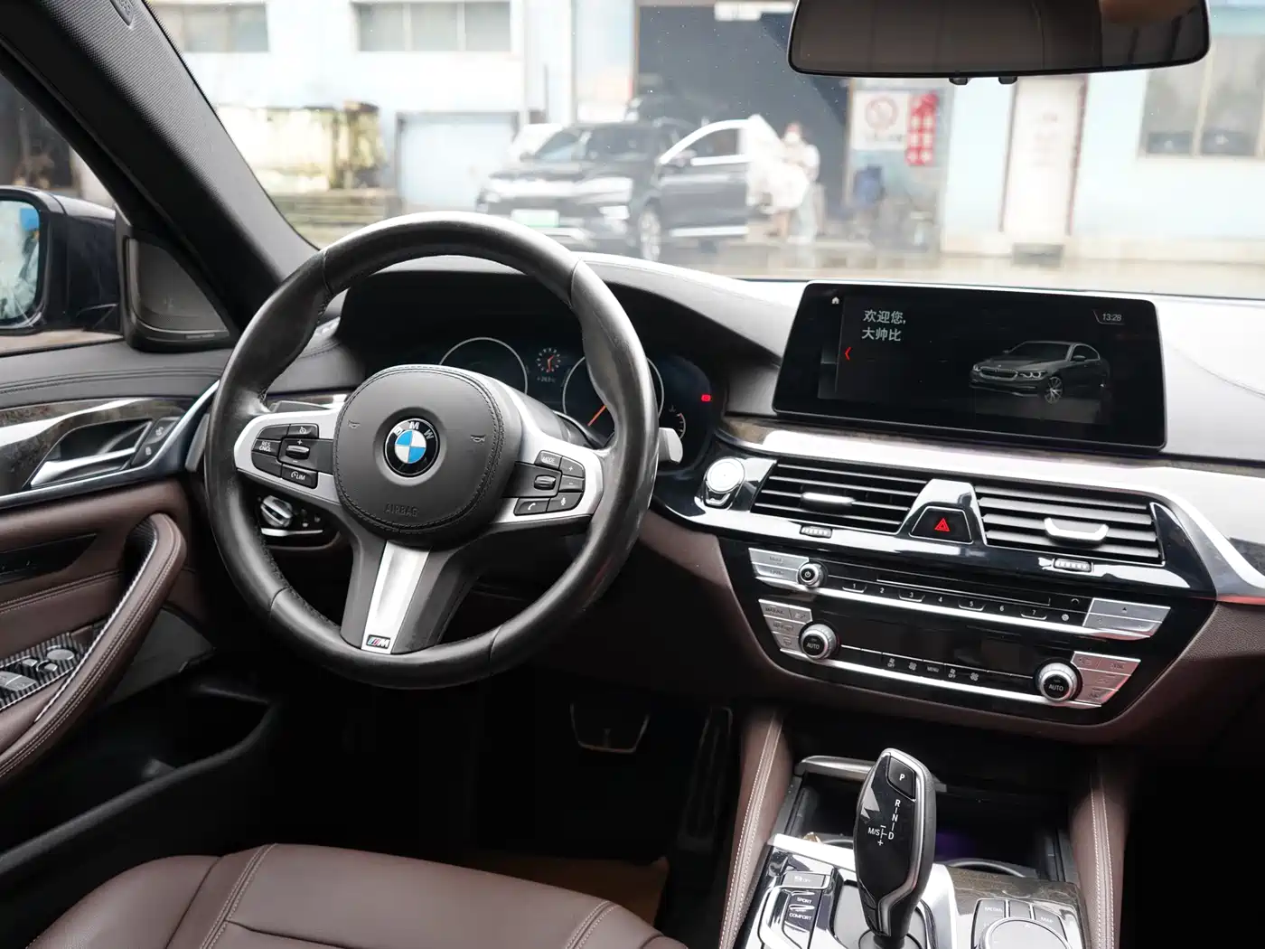 BMW 5 Series 2018 525Li M Sport Package фото 10