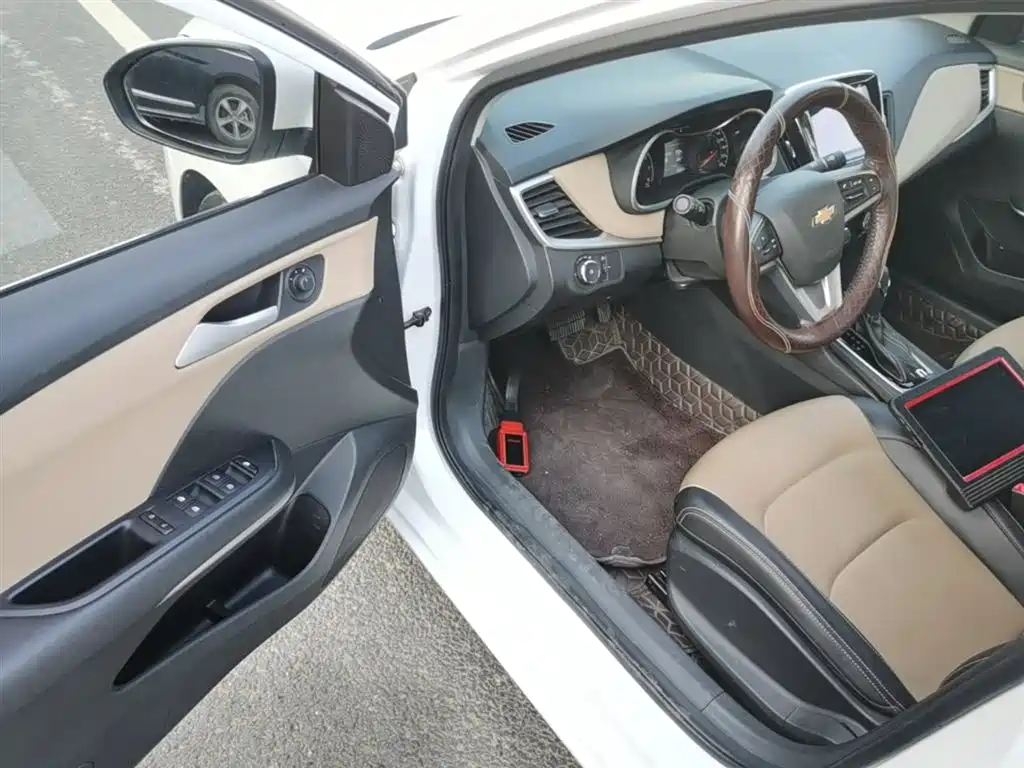 CHEVROLET CRUZE