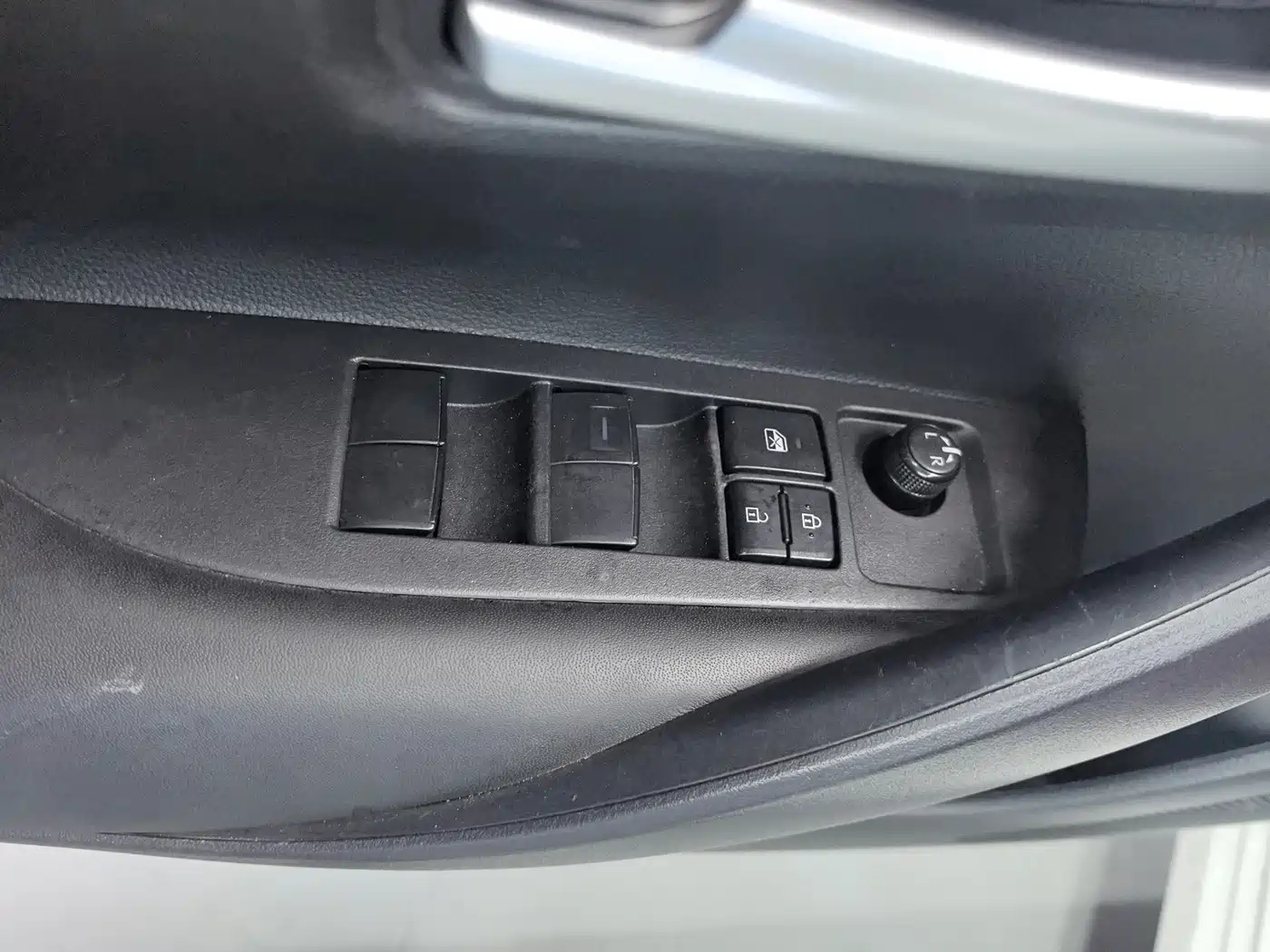 Toyota Corolla 2021 TNGA 1.5L CVT Pioneer Edition фото 14