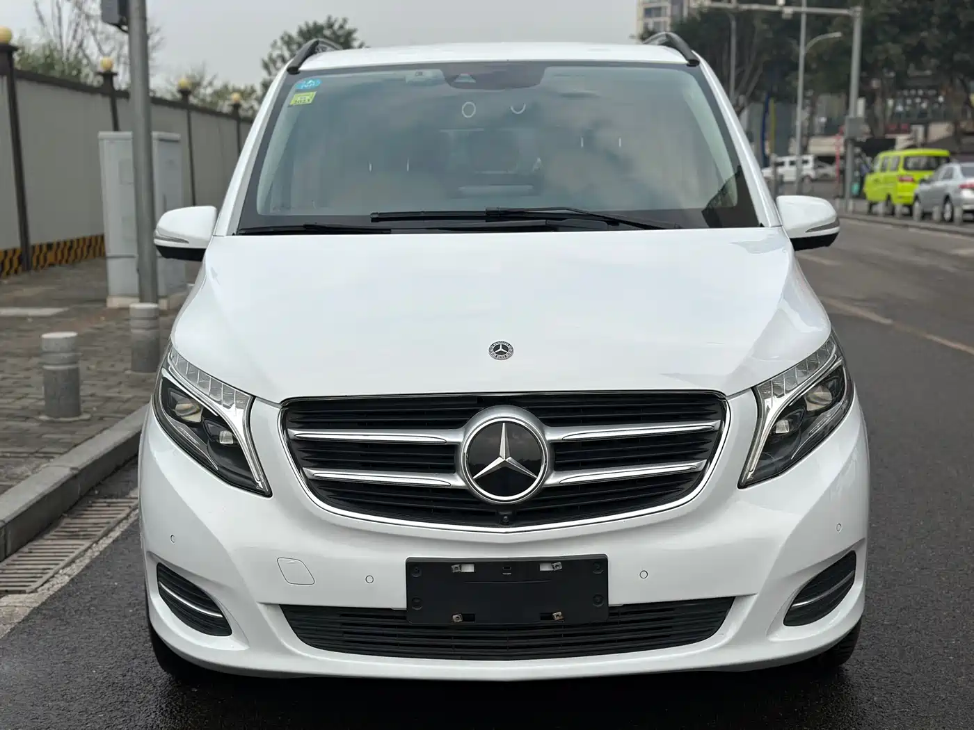 Mercedes-Benz V-Class 2017 Model V 260 Premium Edition фото 2