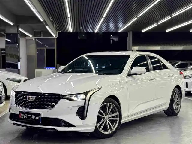 Cadillac CT4 28T, Люкс