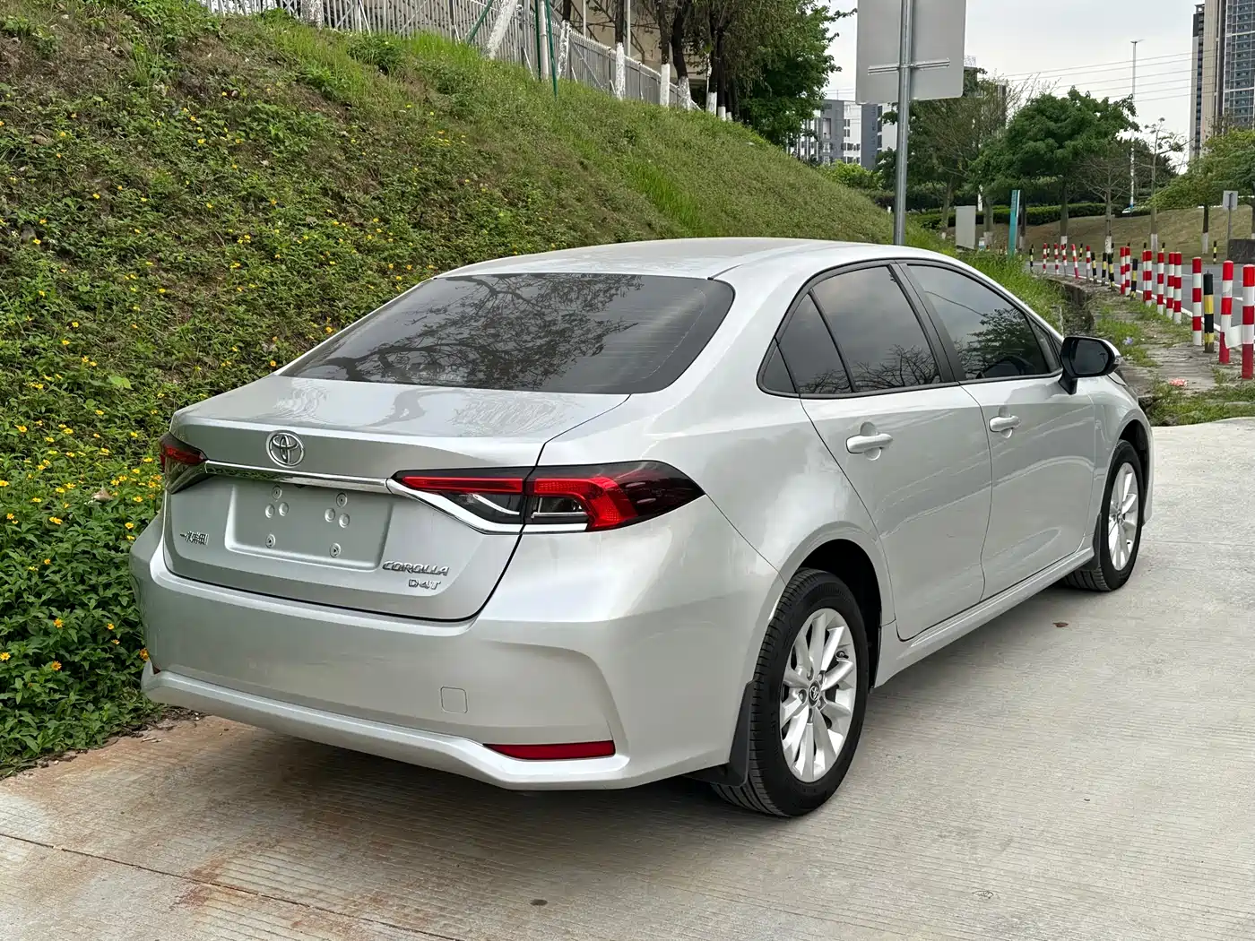 Toyota Corolla 2019 1.2T S-CVT GL-i Luxury Edition фото 6