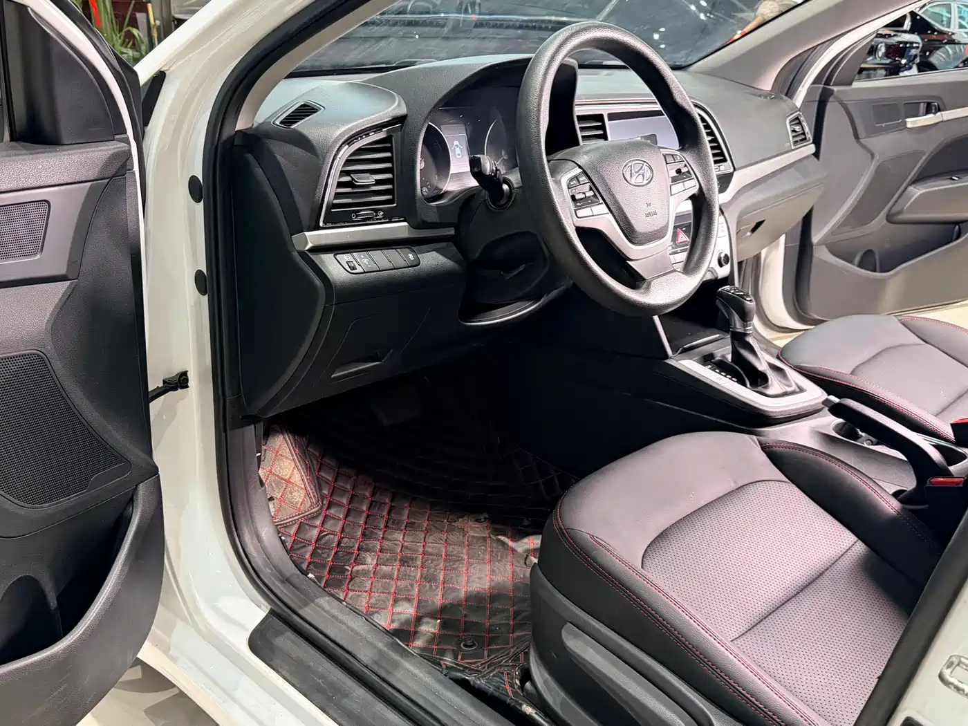 Hyundai Elantra 2016 Model 1.6L Automatic Smart Elite фото 9