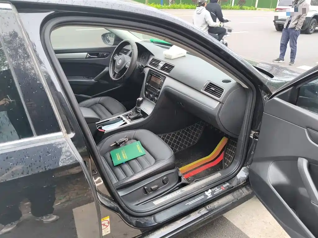 Volkswagen Passat 2014 1.8TSI DSG Executive Edition фото 20
