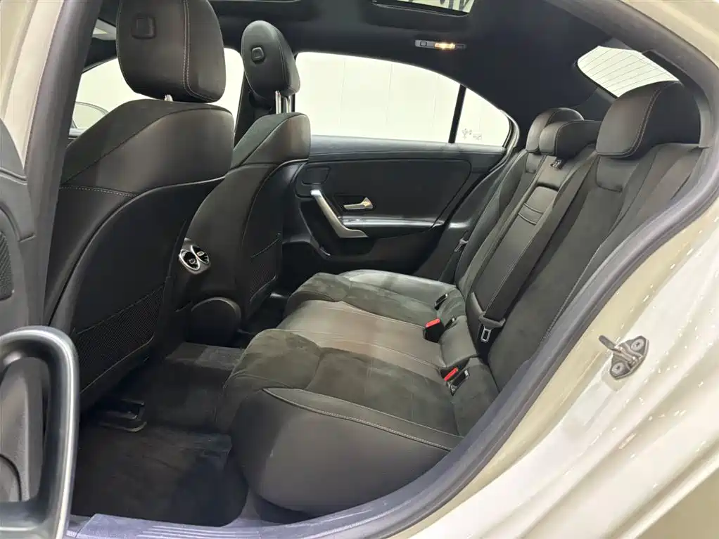 Mercedes-Benz A-Class 2019 A 180 L Sport Sedan фото 9