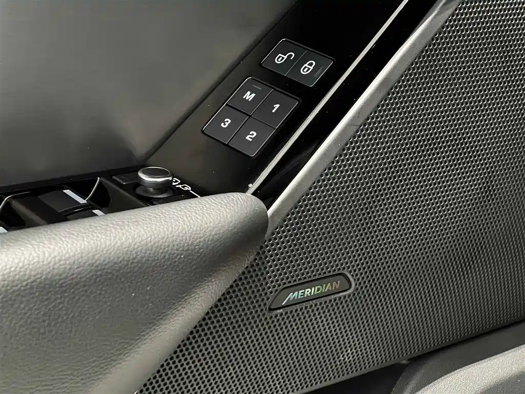 Land Rover Range Rover Velar 2018 P300 R-DYNAMIC S фото 14