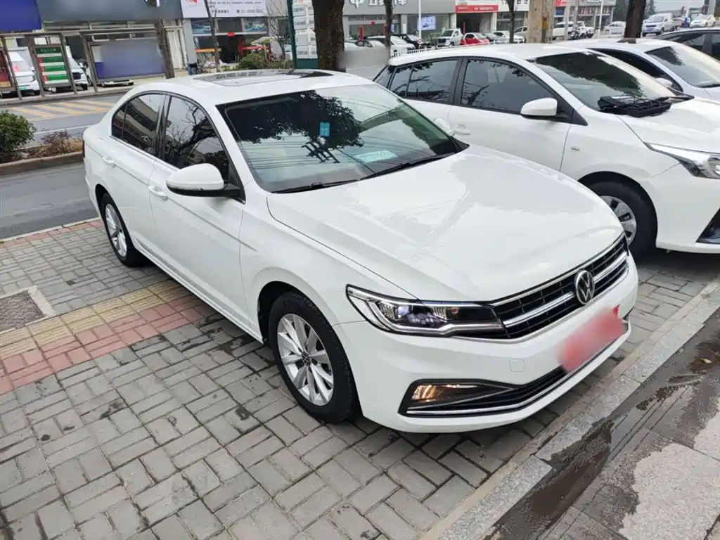 VOLKSWAGEN BORA