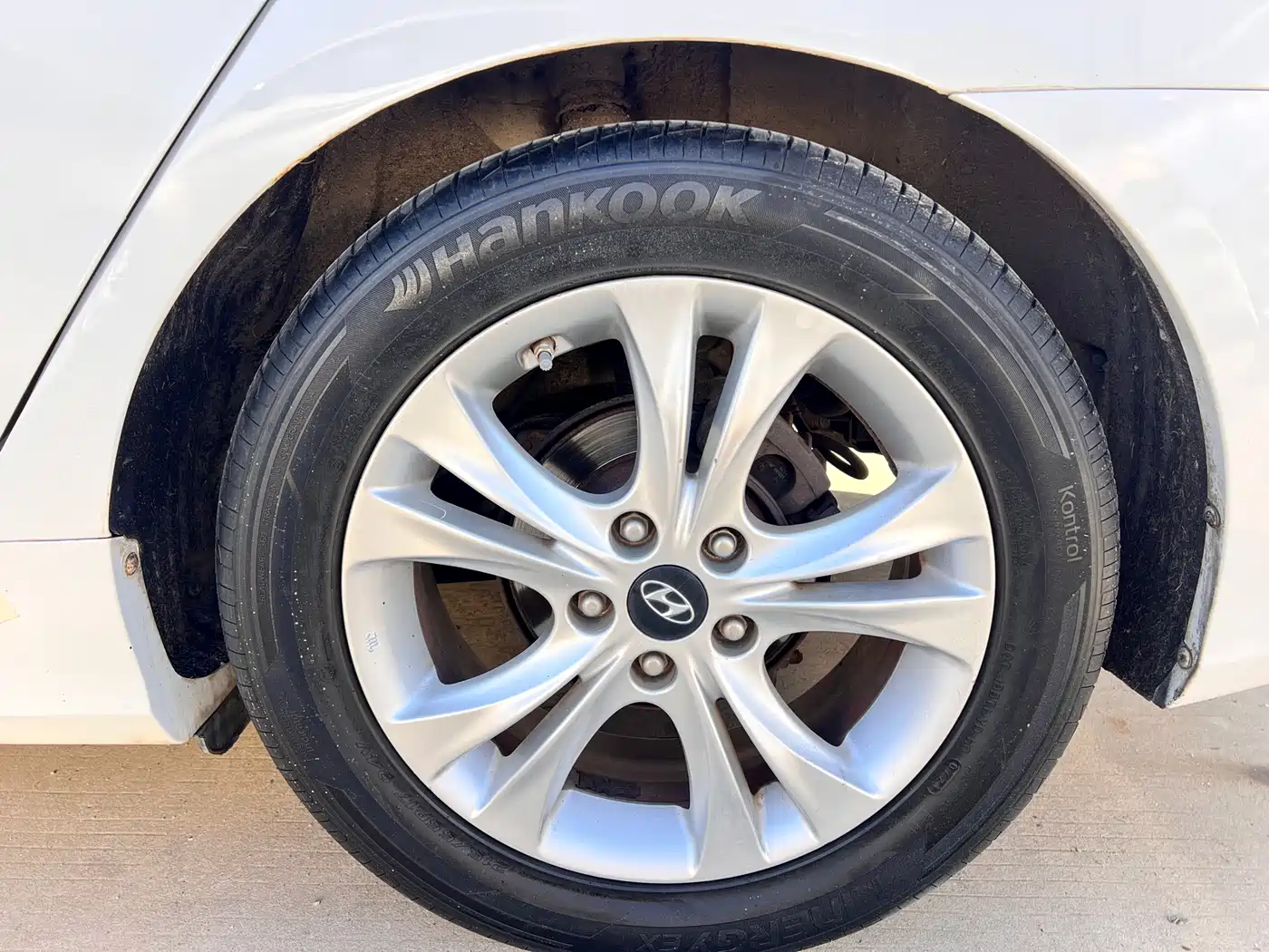 Hyundai Sonata 2013 2.0L Automatic Premium Edition фото 4