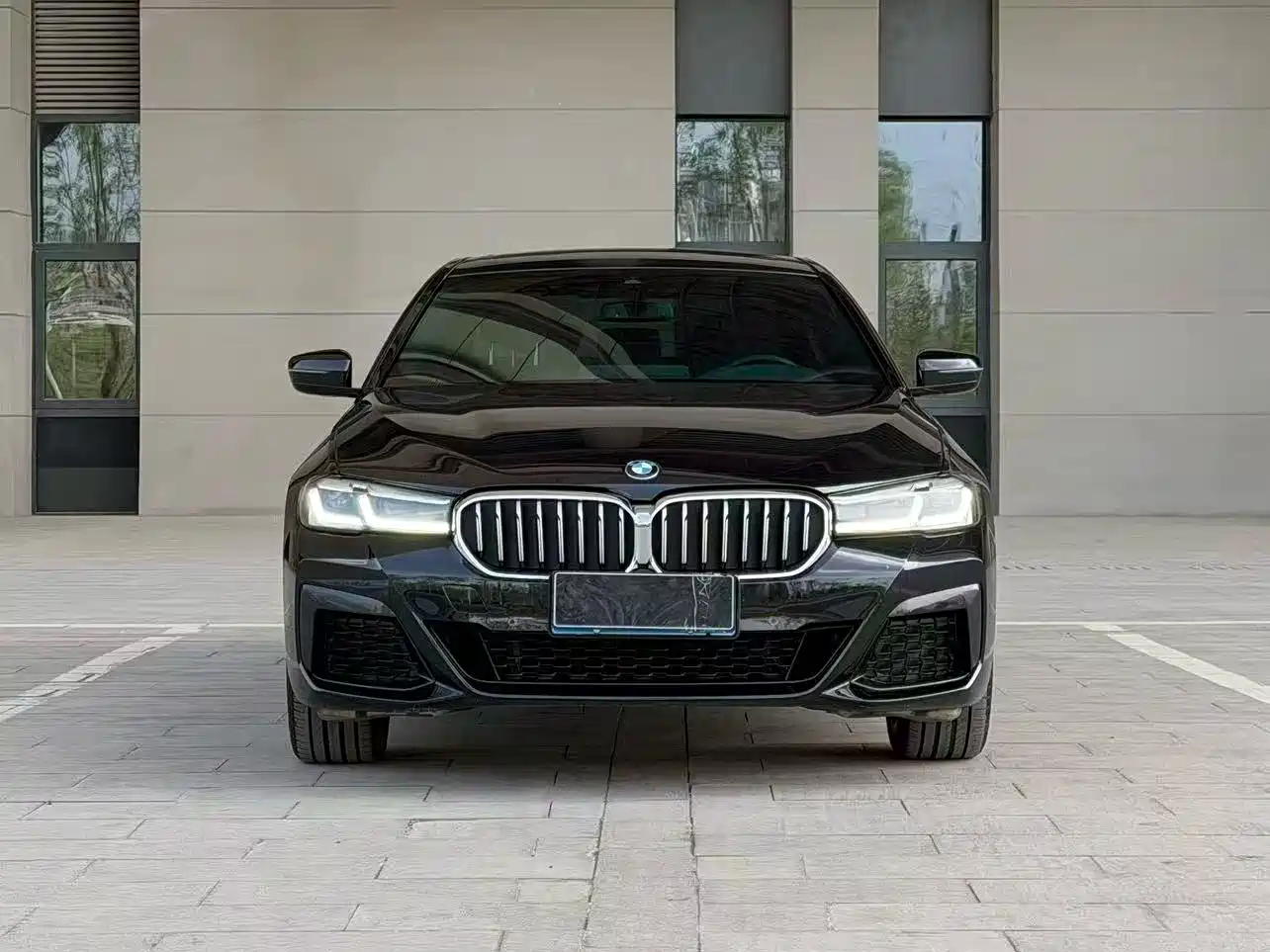 BMW 5 Series 2023 530Li Leading M Sport Package фото 2