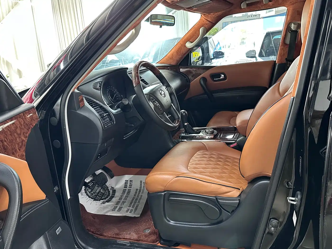 Nissan Patrol 2018 4.0L Leadership фото 3