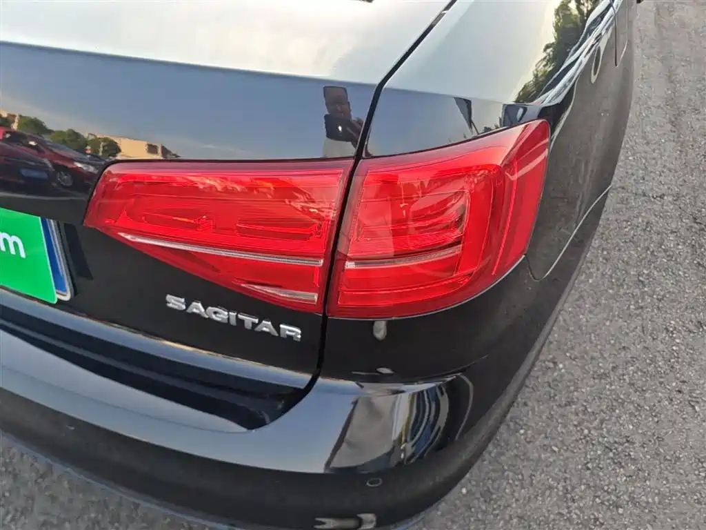 Volkswagen Sagitar 2015 1.6L Automatic Comfort фото 8