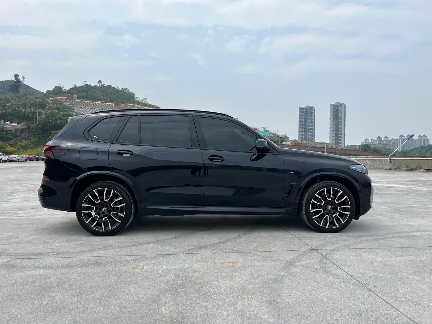 BMW X5 2023 xDrive 40Li M Sport Black Night Package фото 26