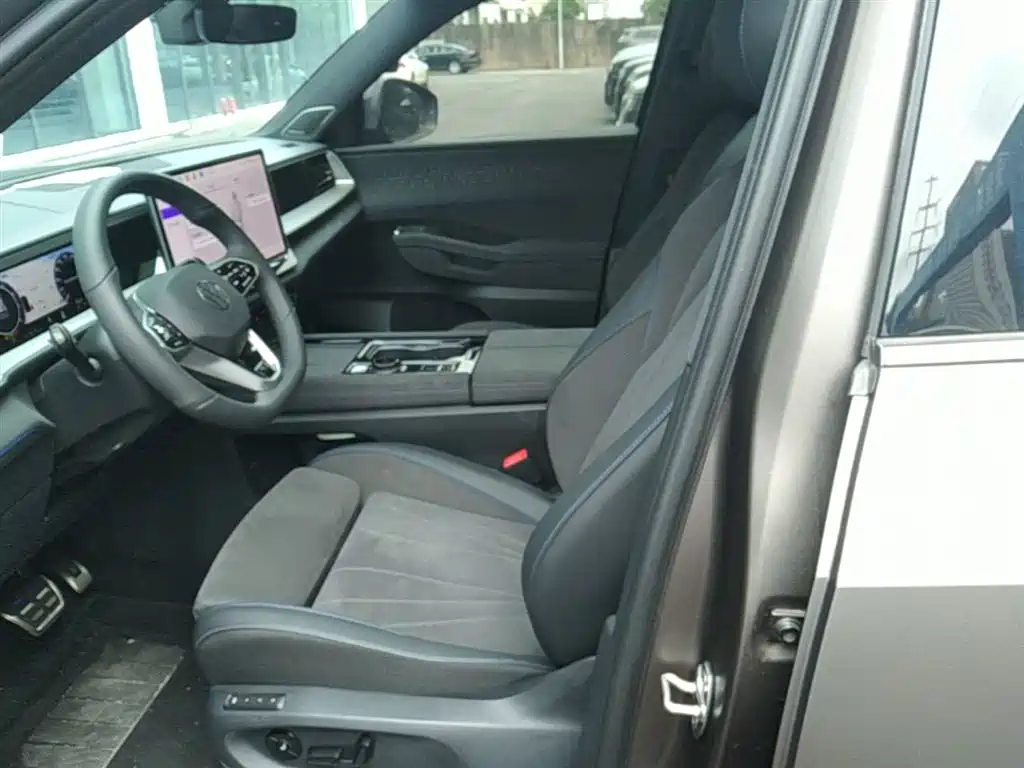 Volkswagen Teramont 2025 Teramont Pro 450TSI 4WD Summit Edition фото 15