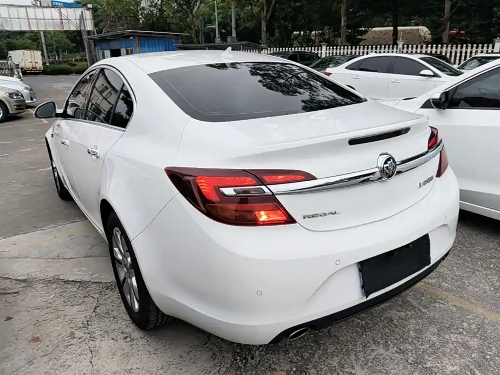 Buick Regal 2015 2.0L Elite Fashion Model фото 5