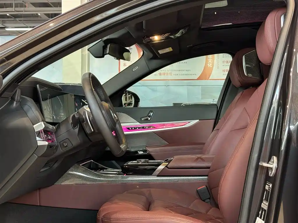 BMW 7 Series 2023 740Li Exclusive M Sport Package фото 14