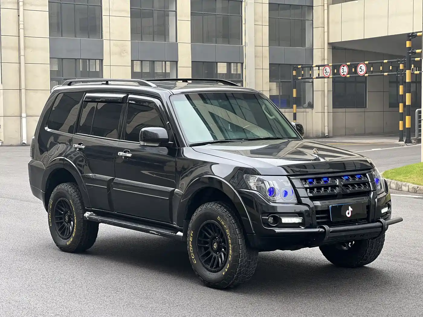 Mitsubishi Pajero (Import) 2019 3.0L Auto Luxury Version фото 3