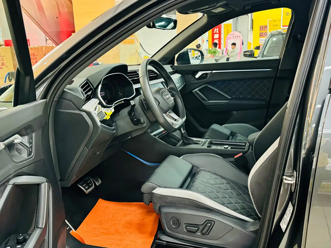 AUDI Q3