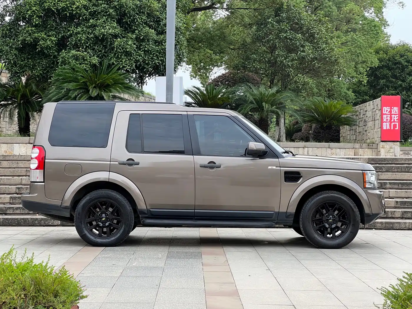 Land Rover Discovery 2010 4.0 V6 HSE Petrol фото 7