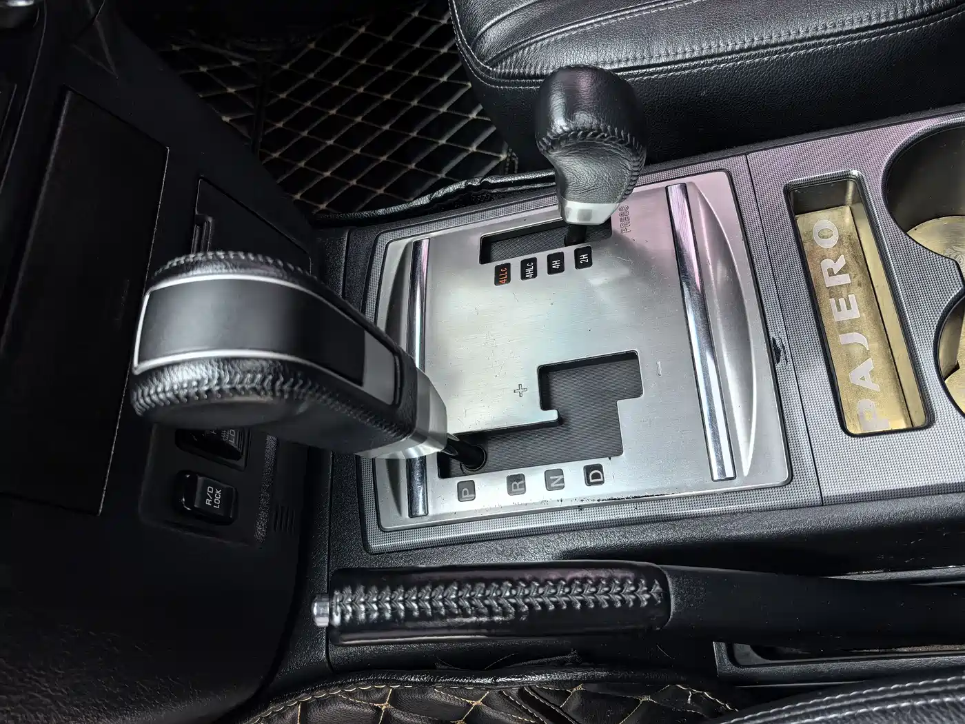 Mitsubishi Pajero (Import) 2016 3.0L Automatic Luxury (China V) фото 13