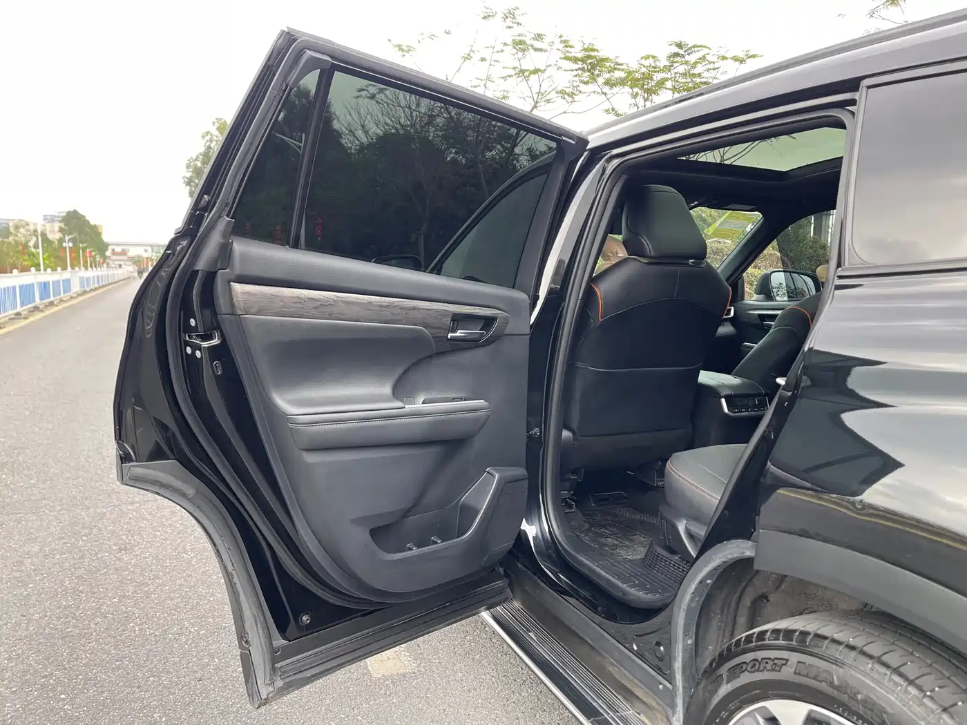 Toyota Crown Kluger 2024 2.5L HEV 4WD Premium Edition фото 31