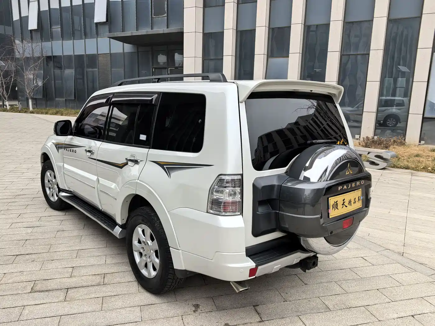 Mitsubishi Pajero (Import) 2016 3.0L Automatic Luxury (China V) фото 6