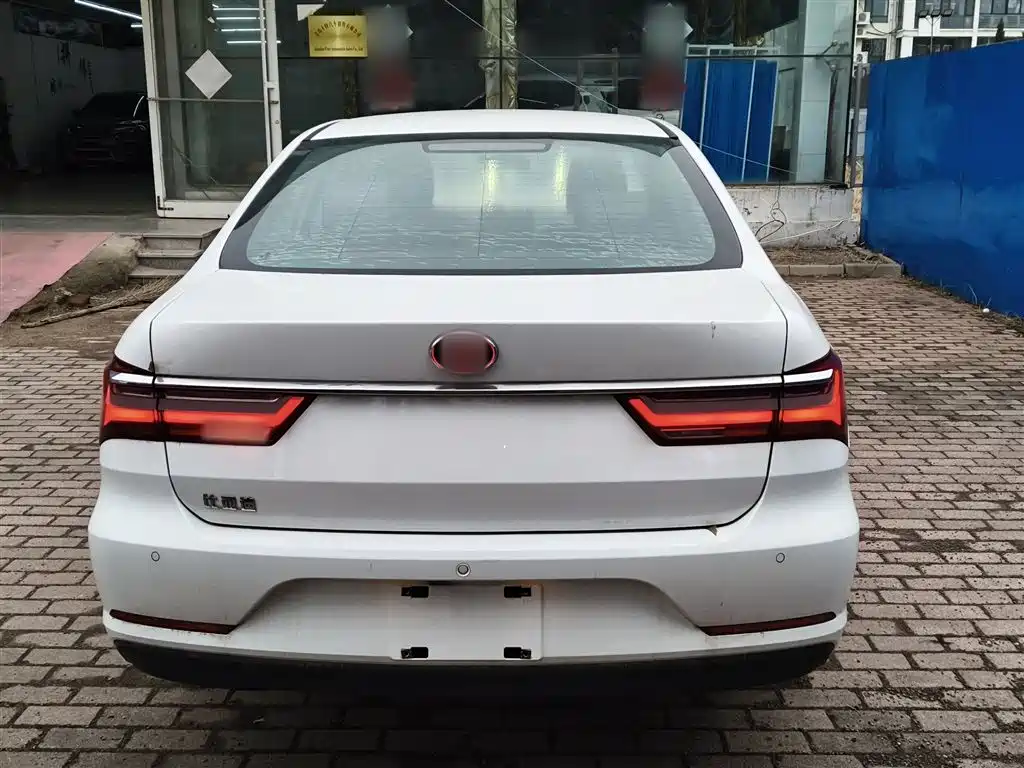 BYD Qin 2019 1.5L Automatic Prestige фото 4