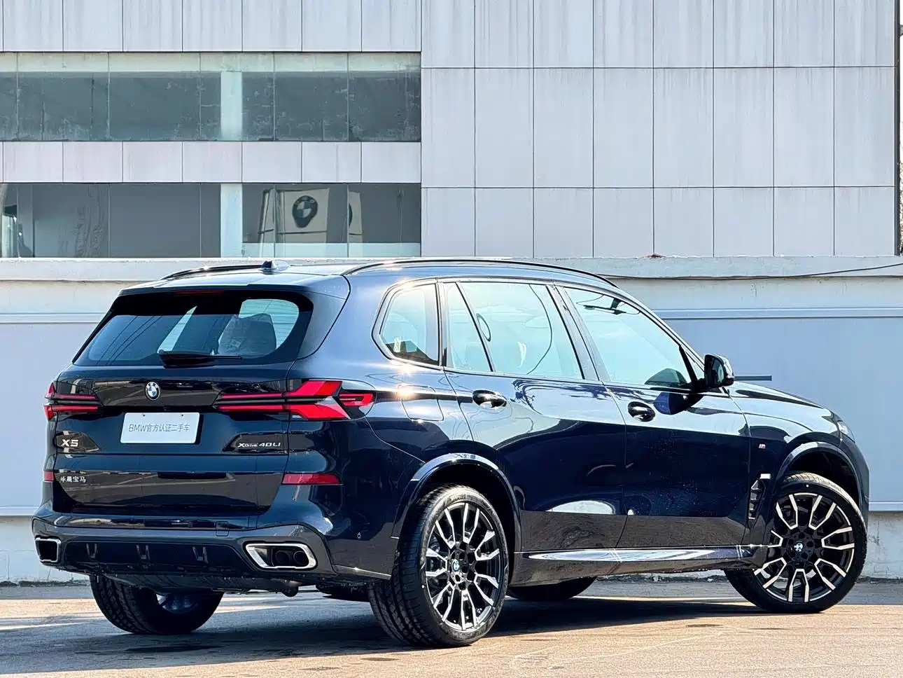BMW X5 2025 Model xDrive 40Li M Sport Blackout Package фото 5