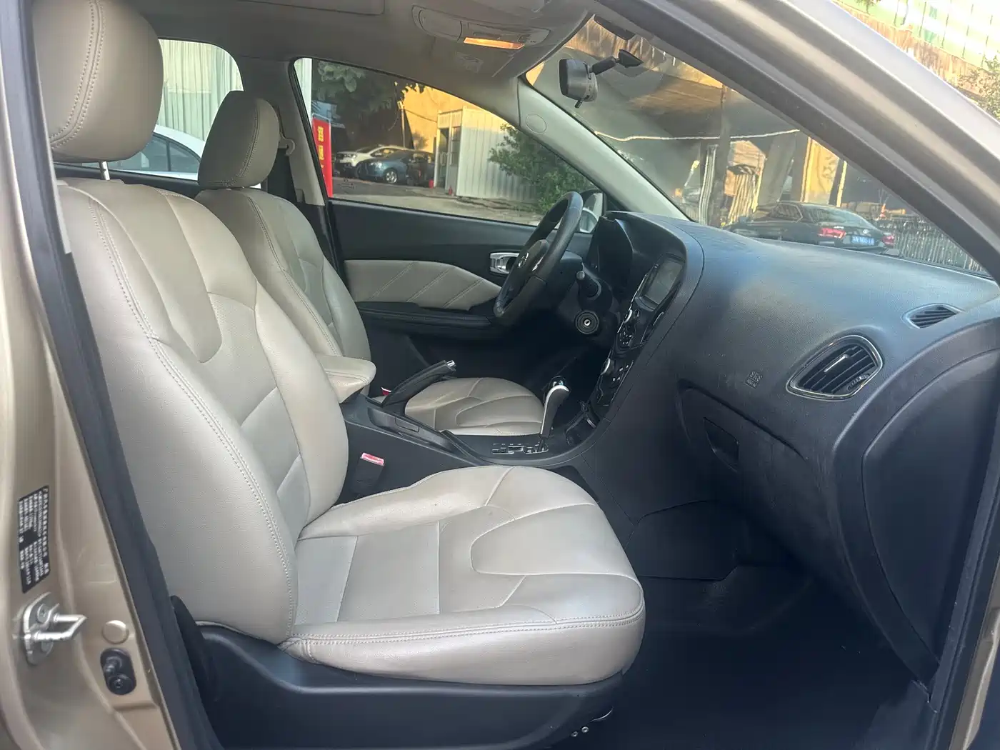 GAC Trumpchi Trumpchi GA3S Vision 2014 1.6L Automatic Luxury ESP Edition фото 16