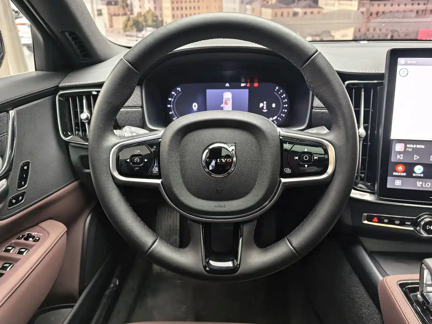 VOLVO S90