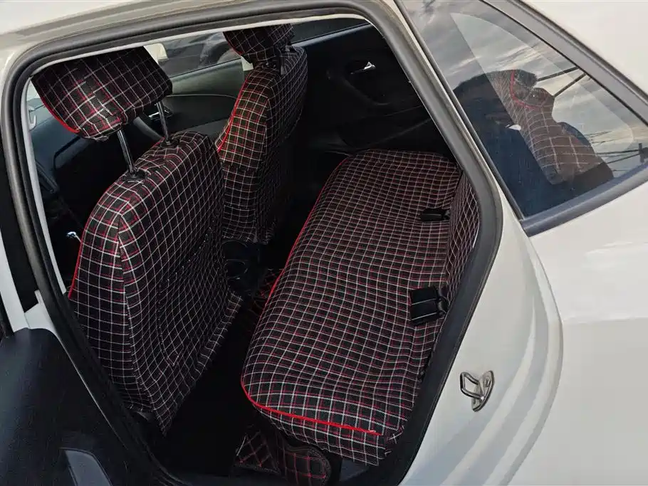 Volkswagen Polo 2016 1.4L Automatic Trend фото 11
