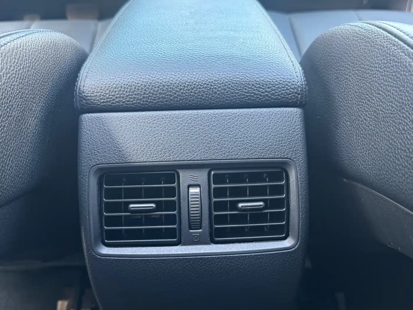 Subaru Outback 2011 2.5i Luxury Edition фото 12