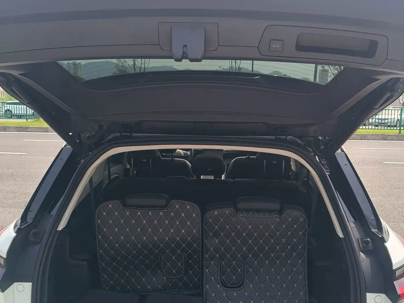 NIO ES8 2019 2018 355KM Base Model 7-Seater Version