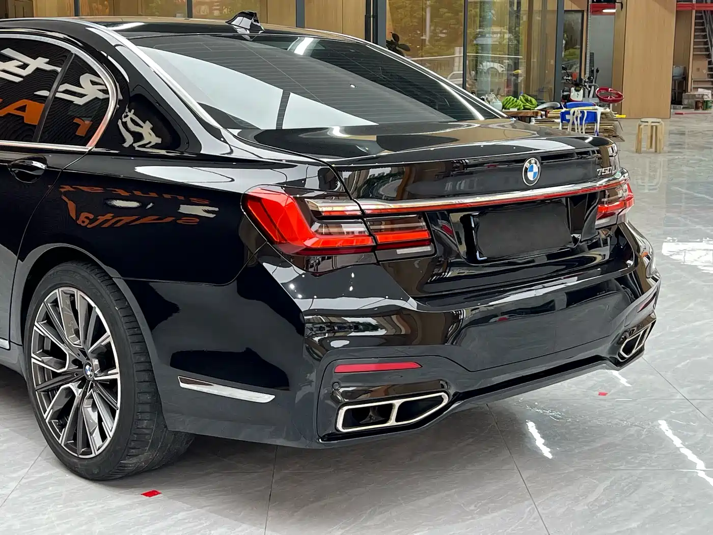 BMW 7 Series 2011 750Li xDrive фото 13