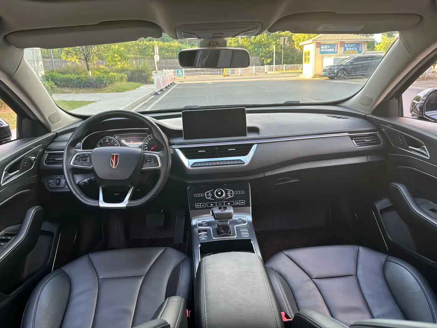 Hongqi H5 2022 Classic 1.5T DCT Flag Rhythm Edition фото 10